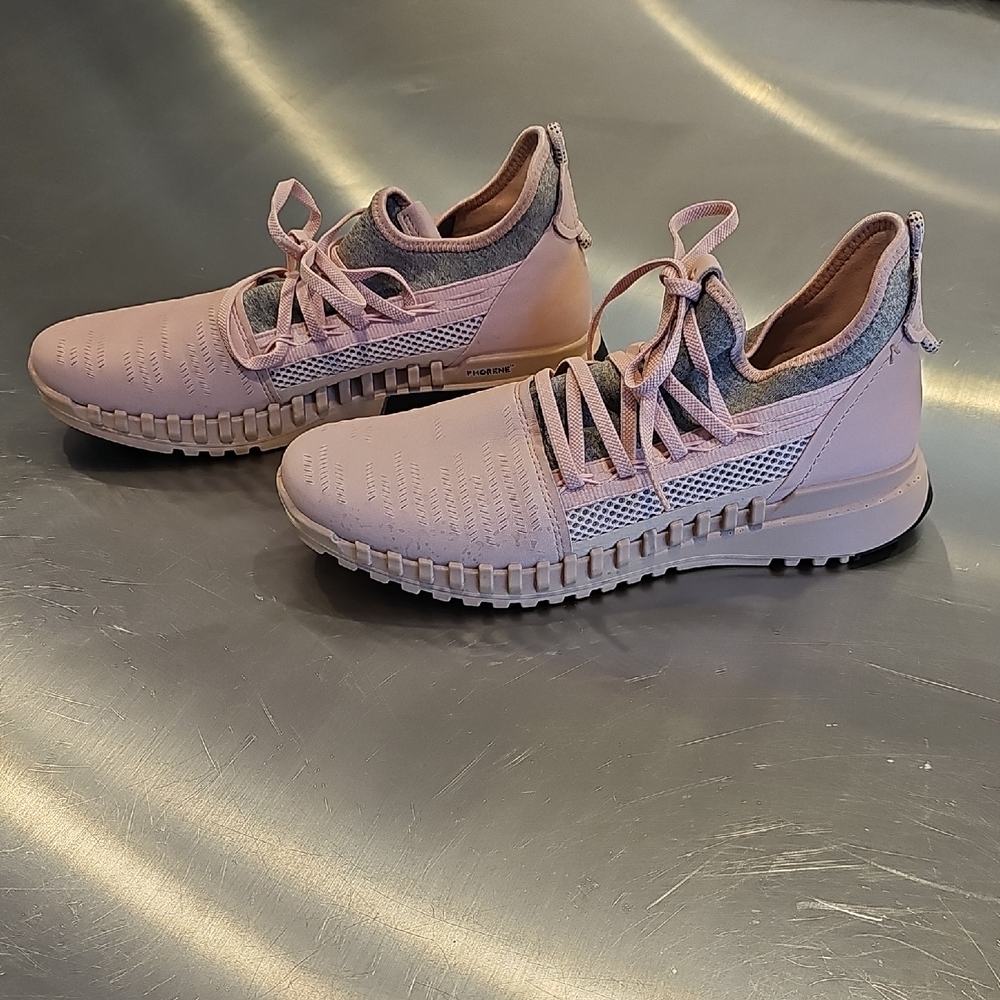 Ecco pink tennis shoes.  Size 40 European.